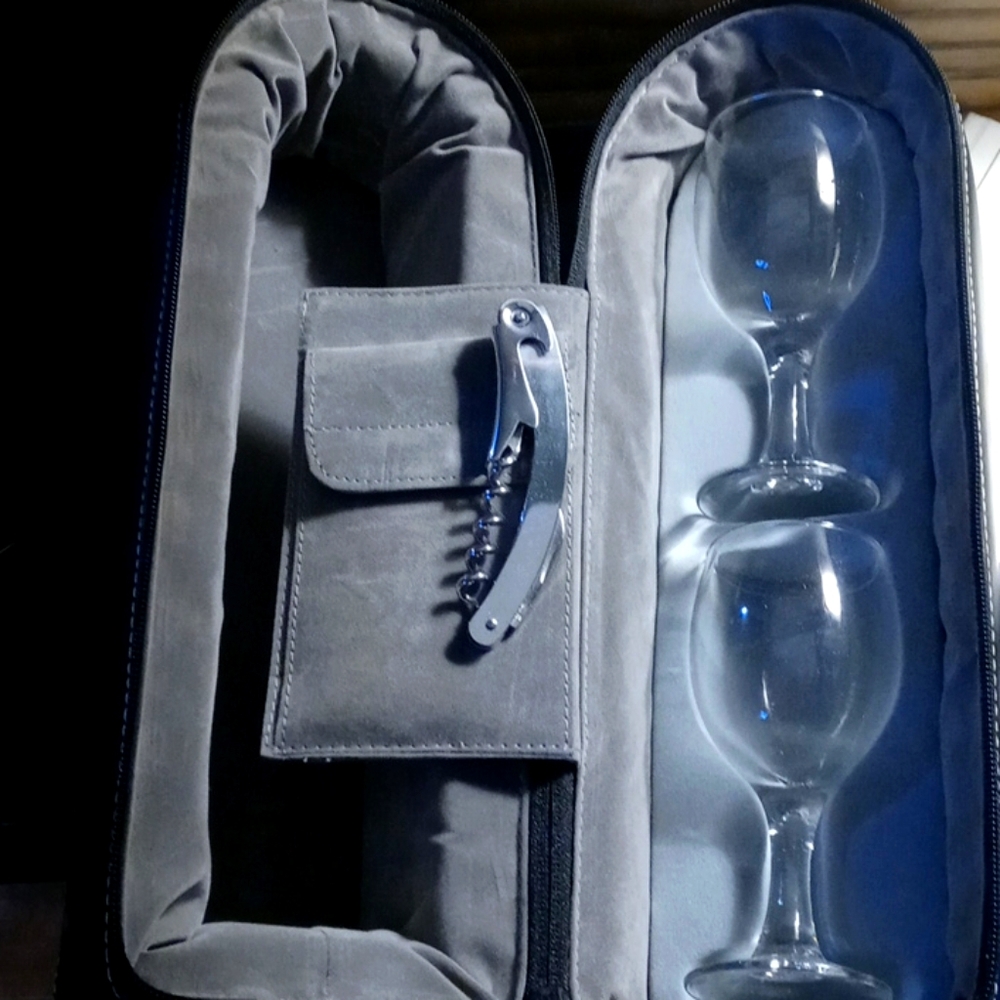 Travel/Picnic wine tote with glasses